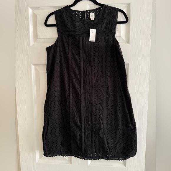Gap Eyelet Shift Dress - Picture 4 of 4